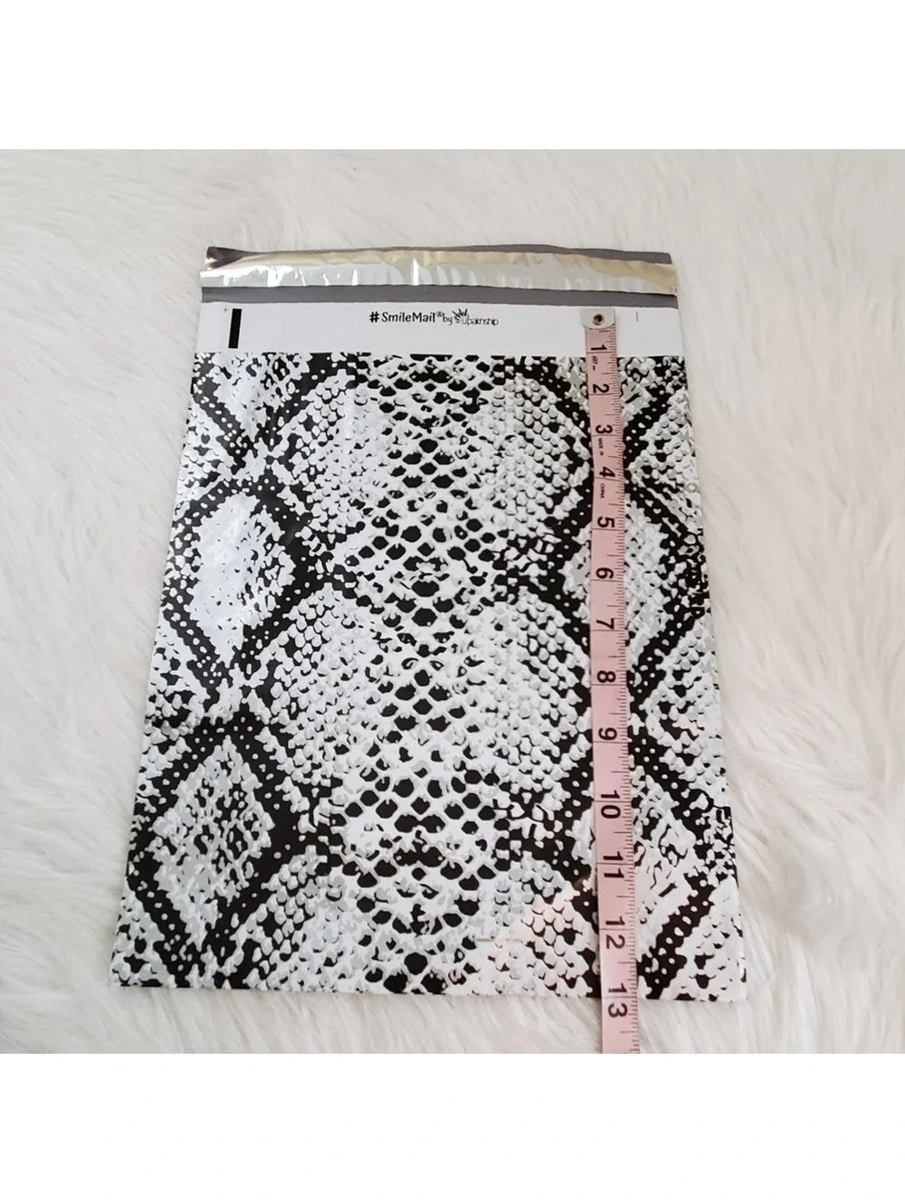 (25) 10 x 13 Snake Print Self Sealing Poly Mailers